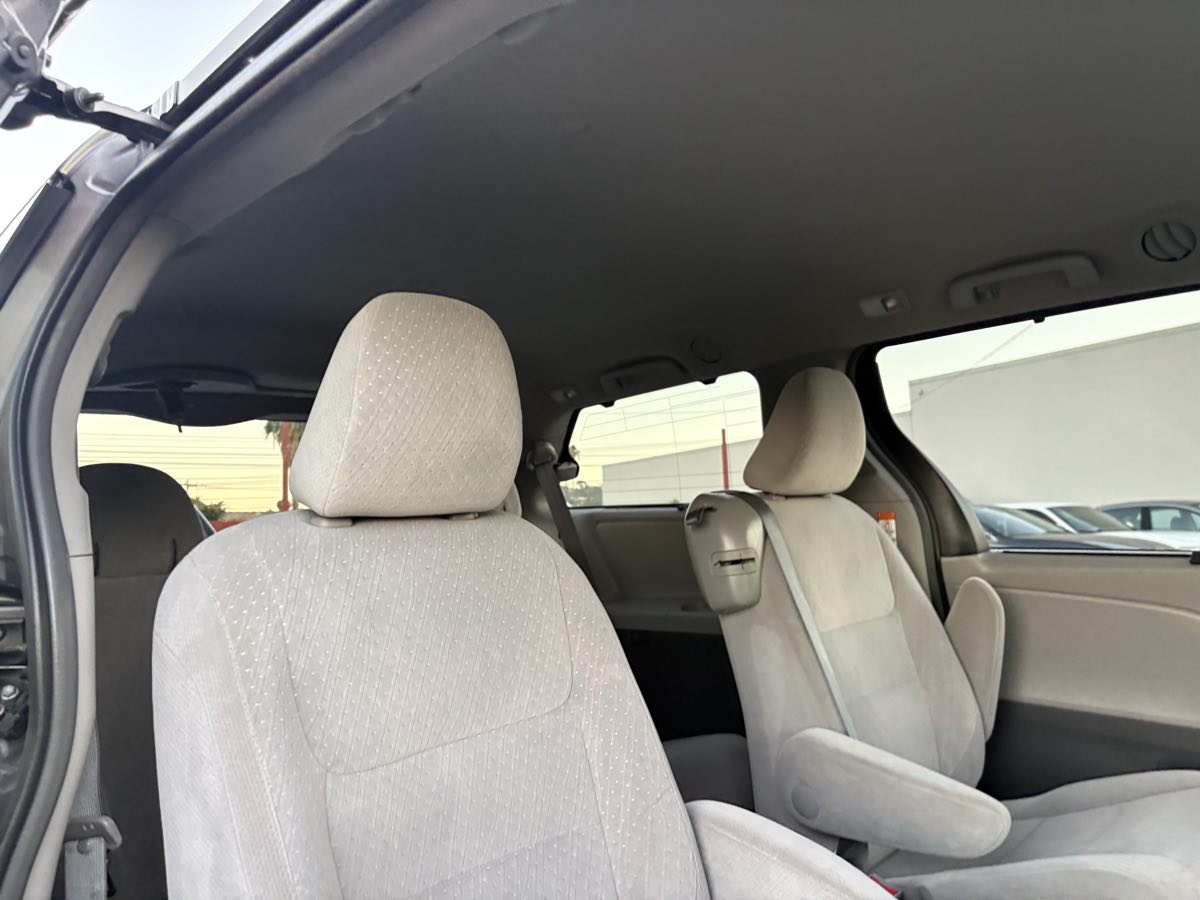 Photo 32 of this Toyota Sienna
