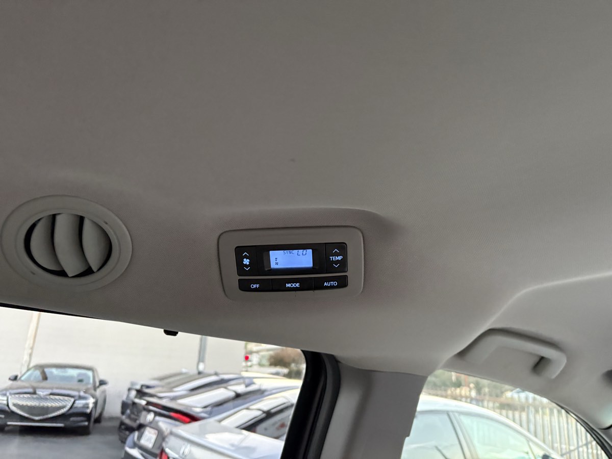 Photo 34 of this Toyota Sienna