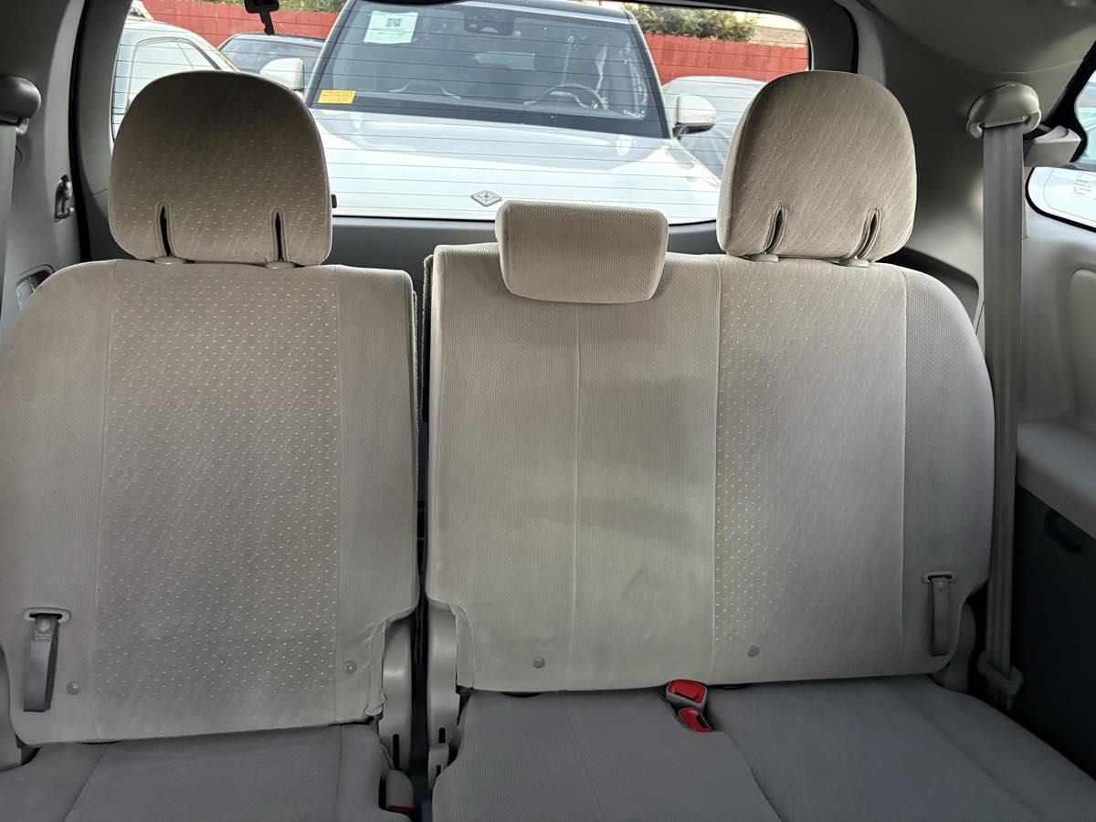 Photo 36 of this Toyota Sienna
