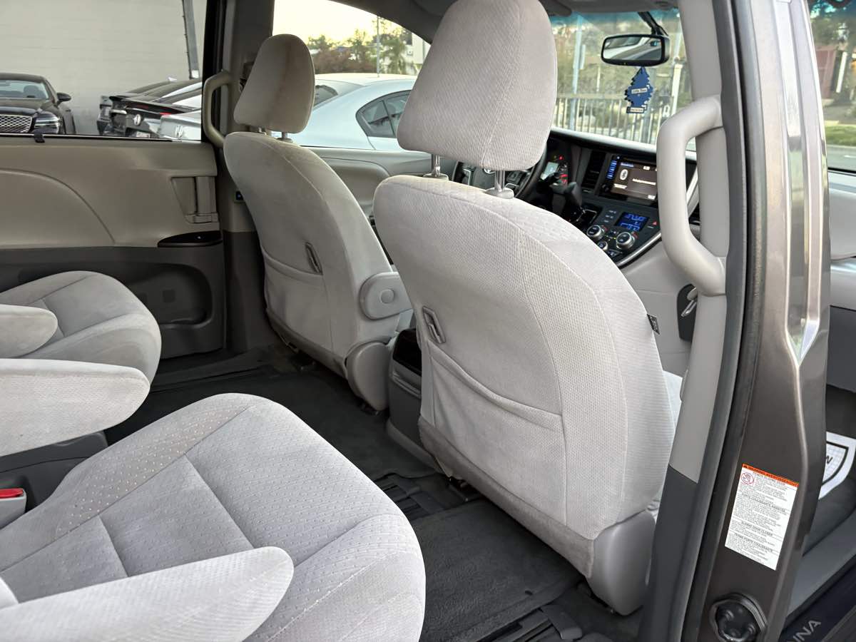 Photo 38 of this Toyota Sienna