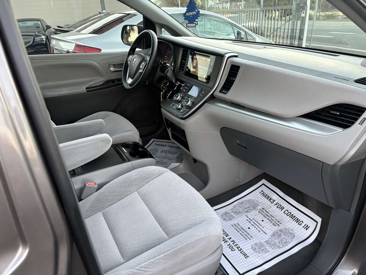 Photo 39 of this Toyota Sienna