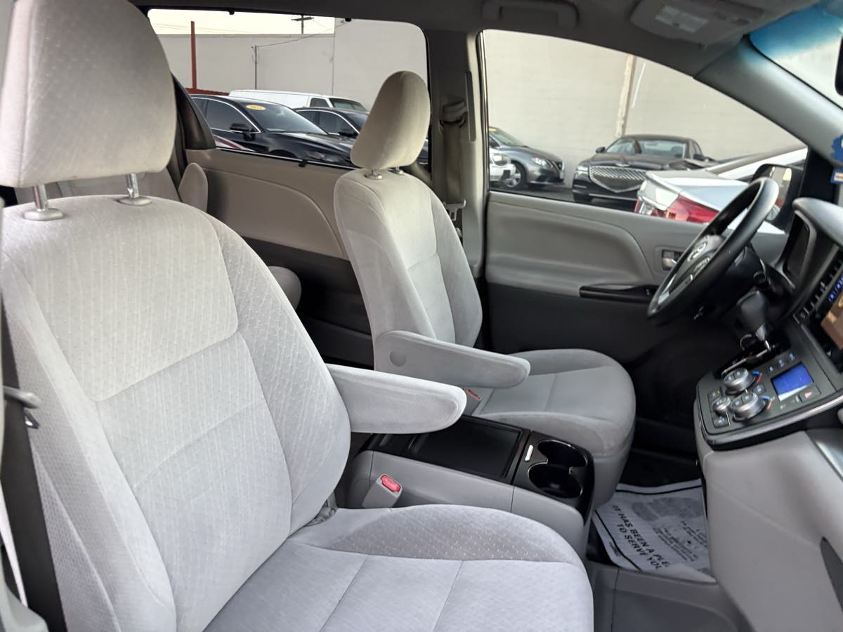 Photo 40 of this Toyota Sienna