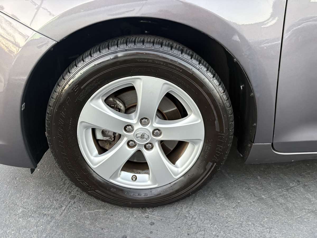 Photo 58 of this Toyota Sienna