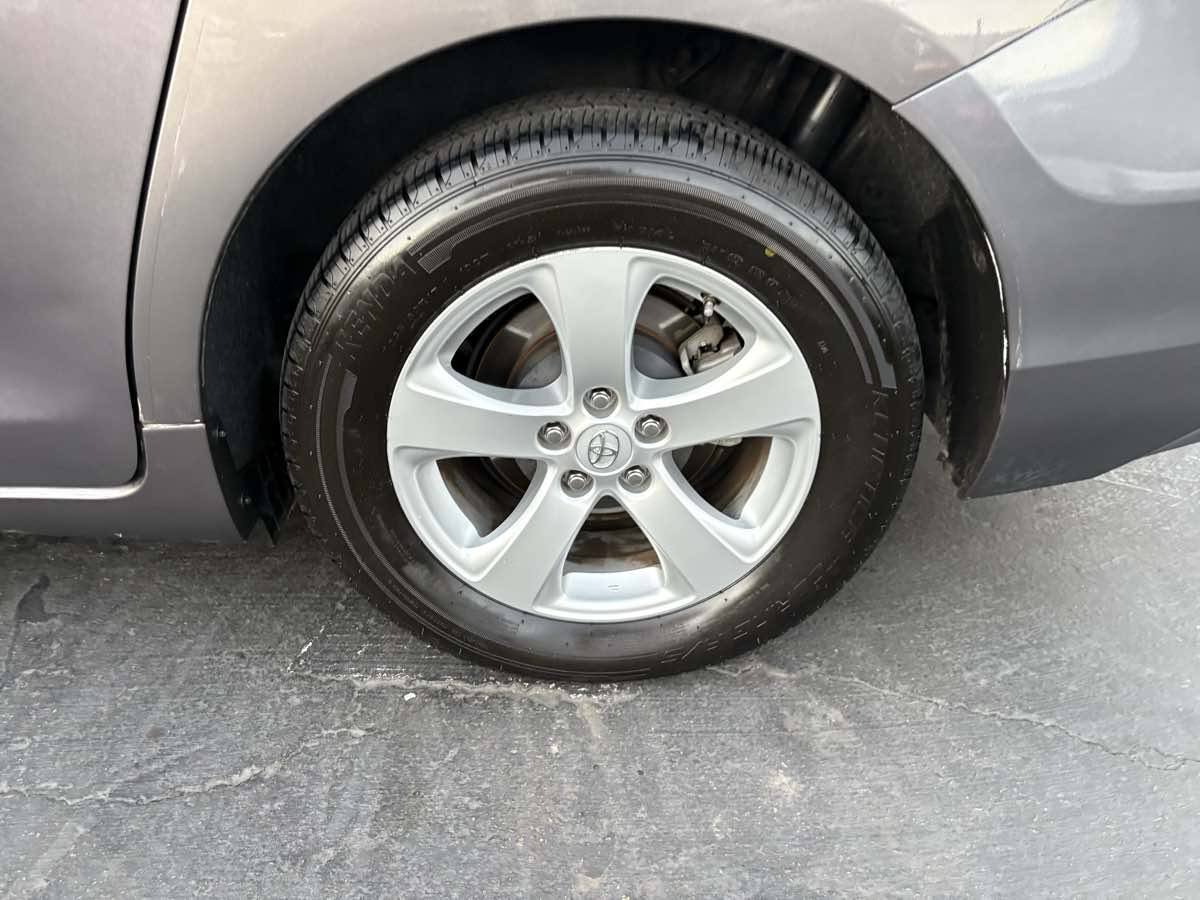 Photo 59 of this Toyota Sienna