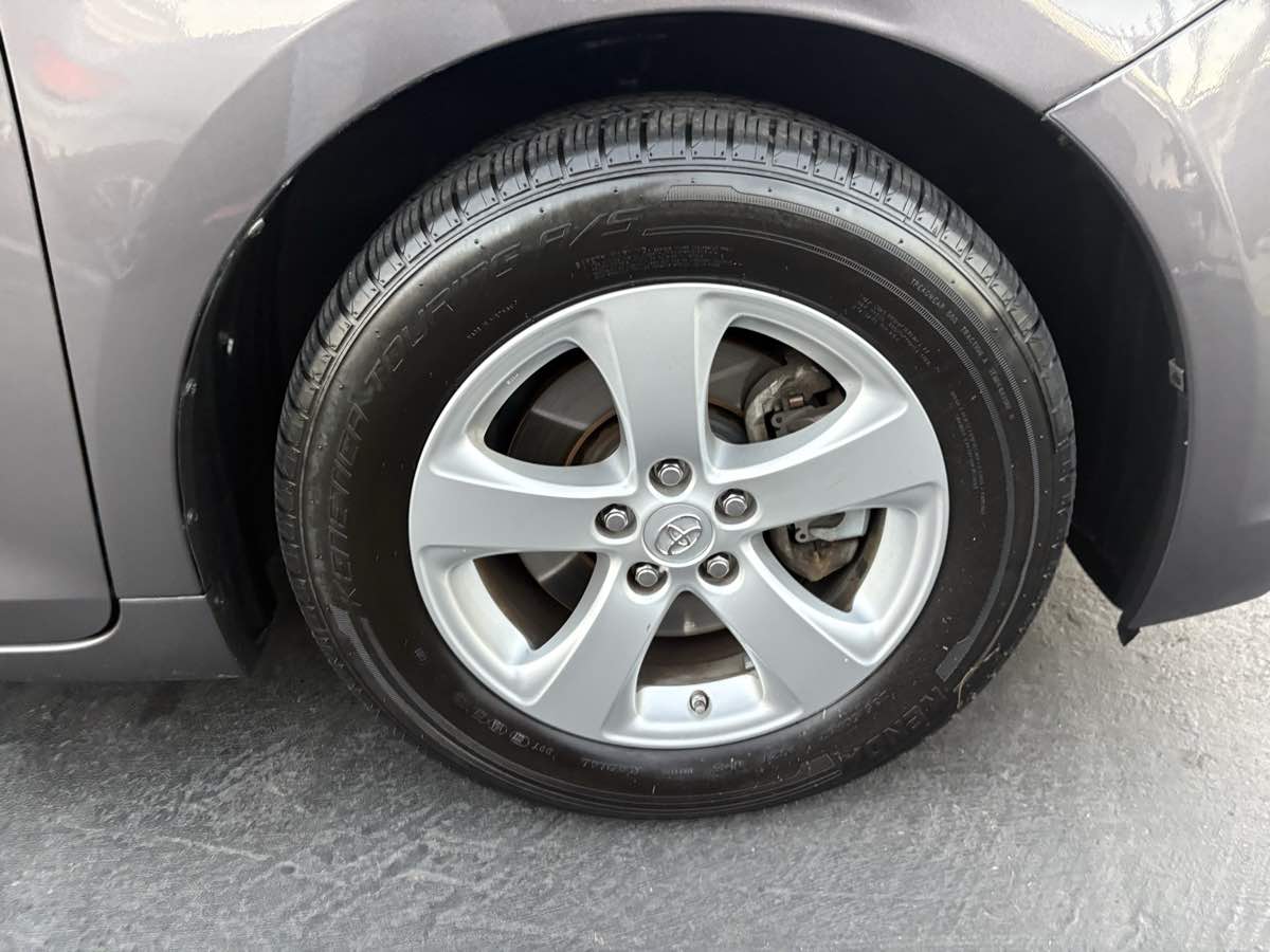 Photo 61 of this Toyota Sienna