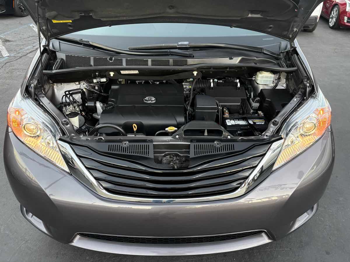 Photo 62 of this Toyota Sienna