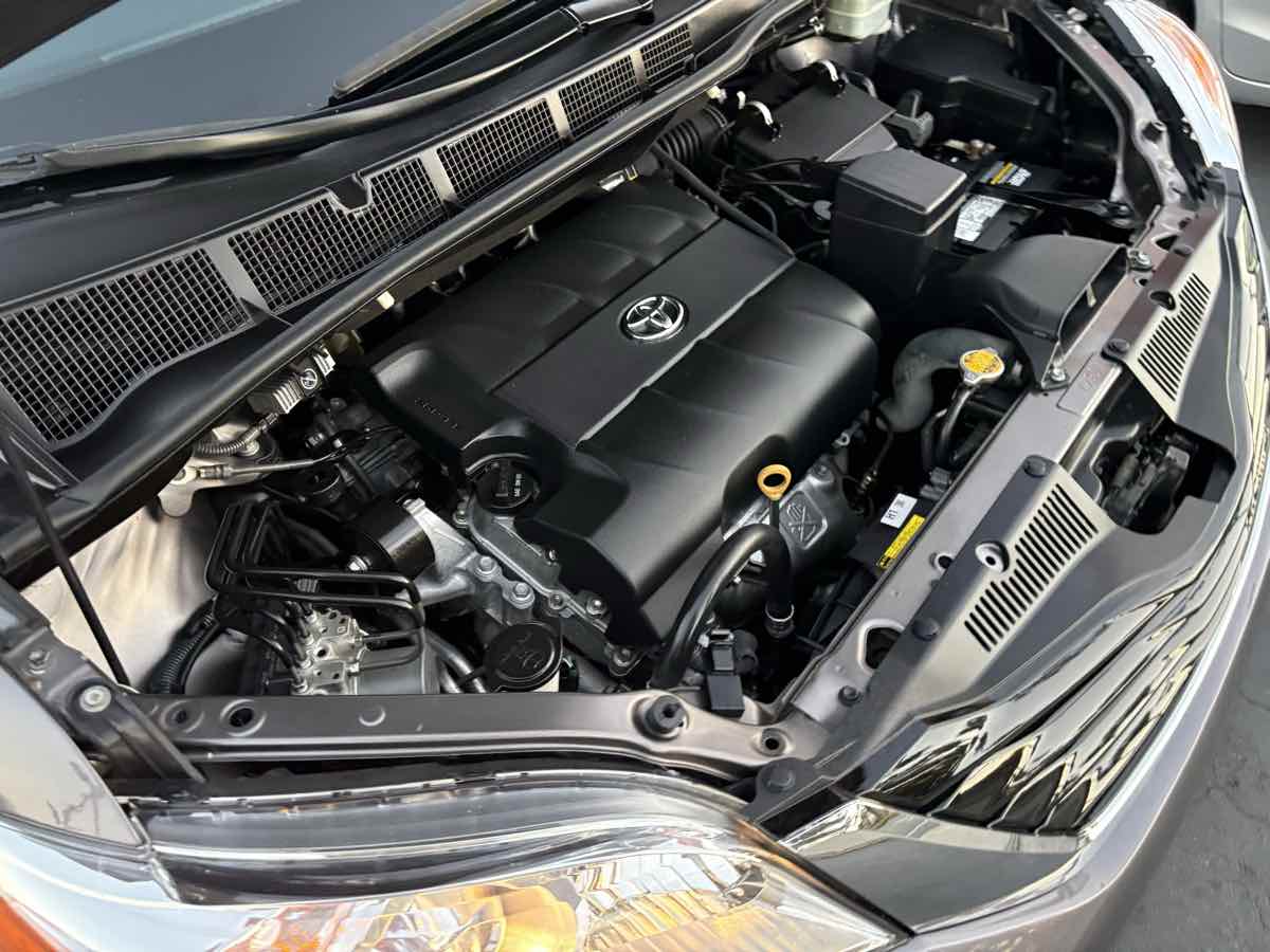 Photo 65 of this Toyota Sienna