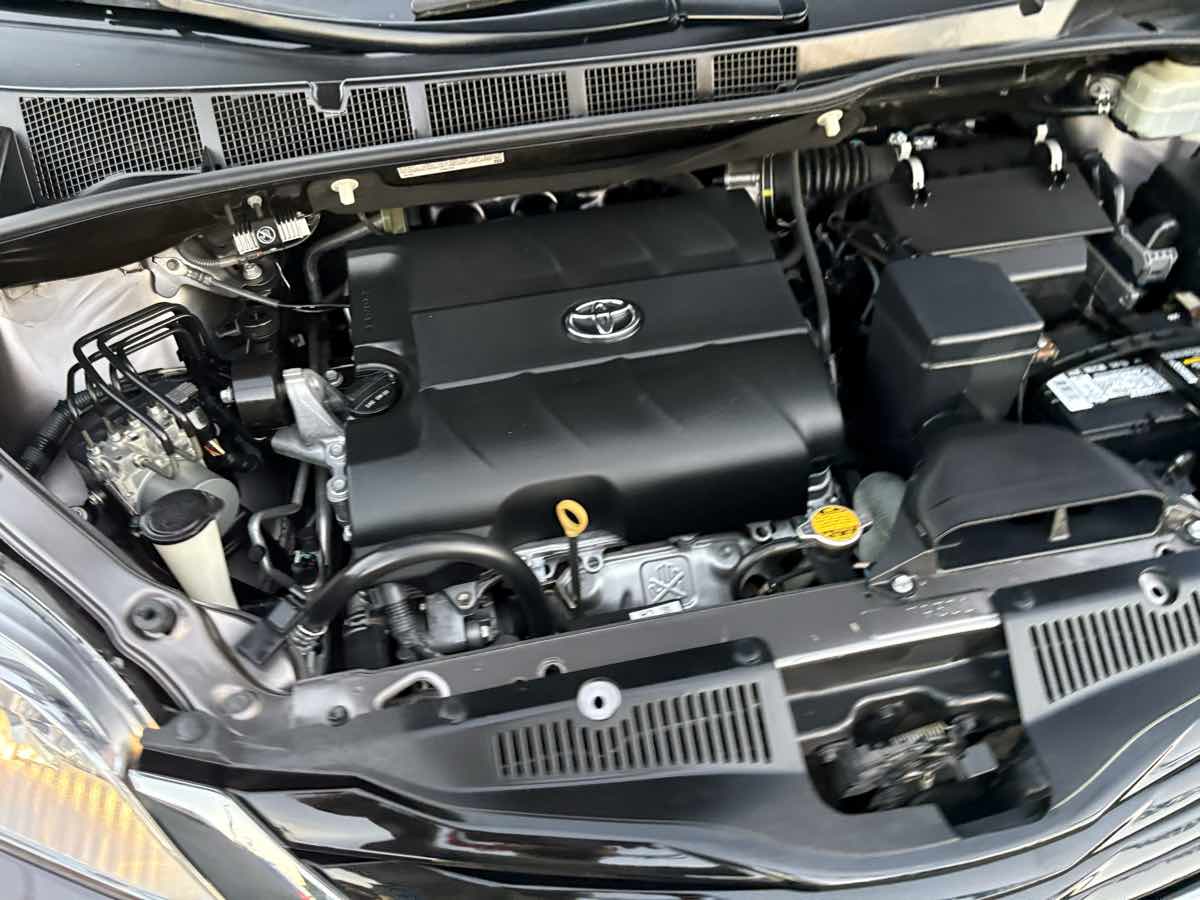 Photo 66 of this Toyota Sienna
