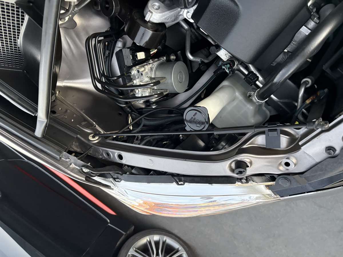 Photo 70 of this Toyota Sienna