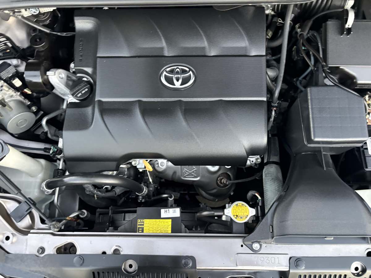Photo 71 of this Toyota Sienna