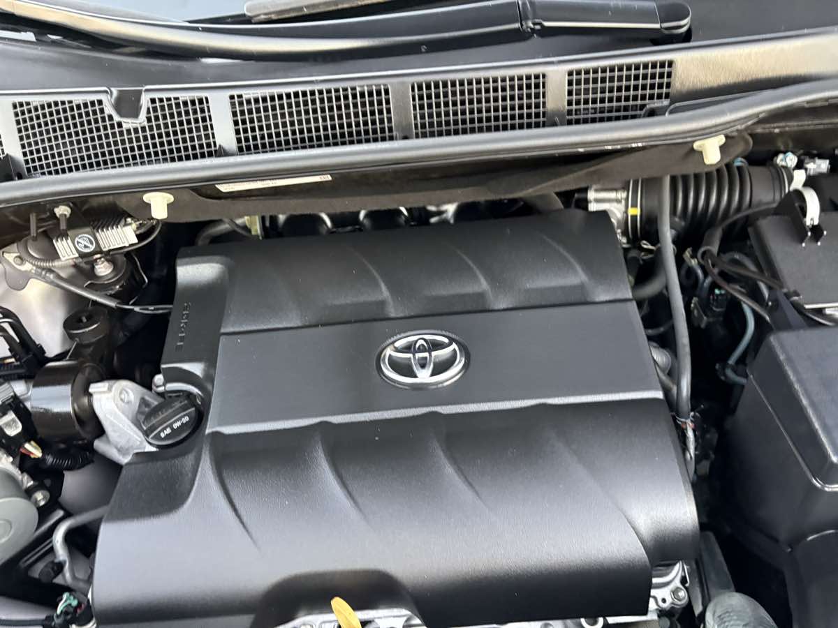 Photo 72 of this Toyota Sienna