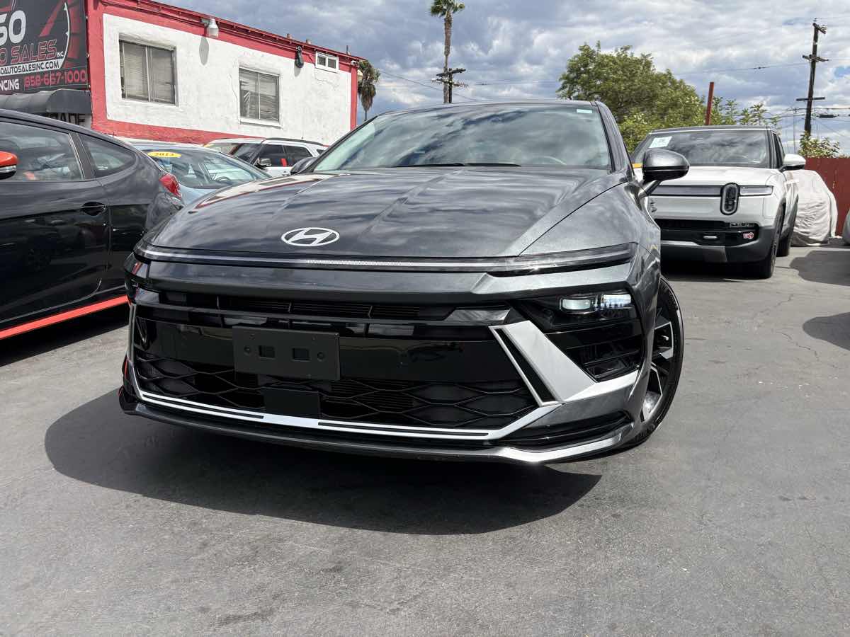 Photo 2 of this Hyundai Sonata