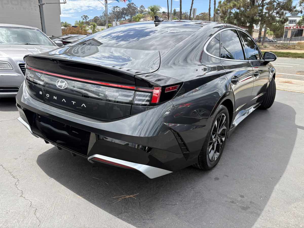 Photo 6 of this Hyundai Sonata