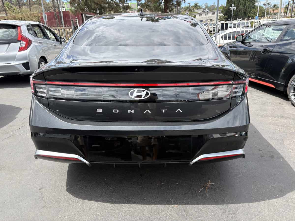 Photo 7 of this Hyundai Sonata