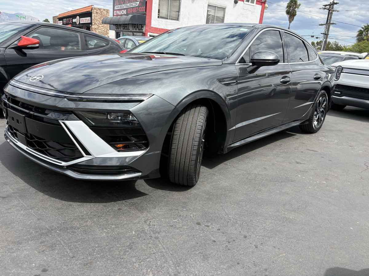 Photo 9 of this Hyundai Sonata