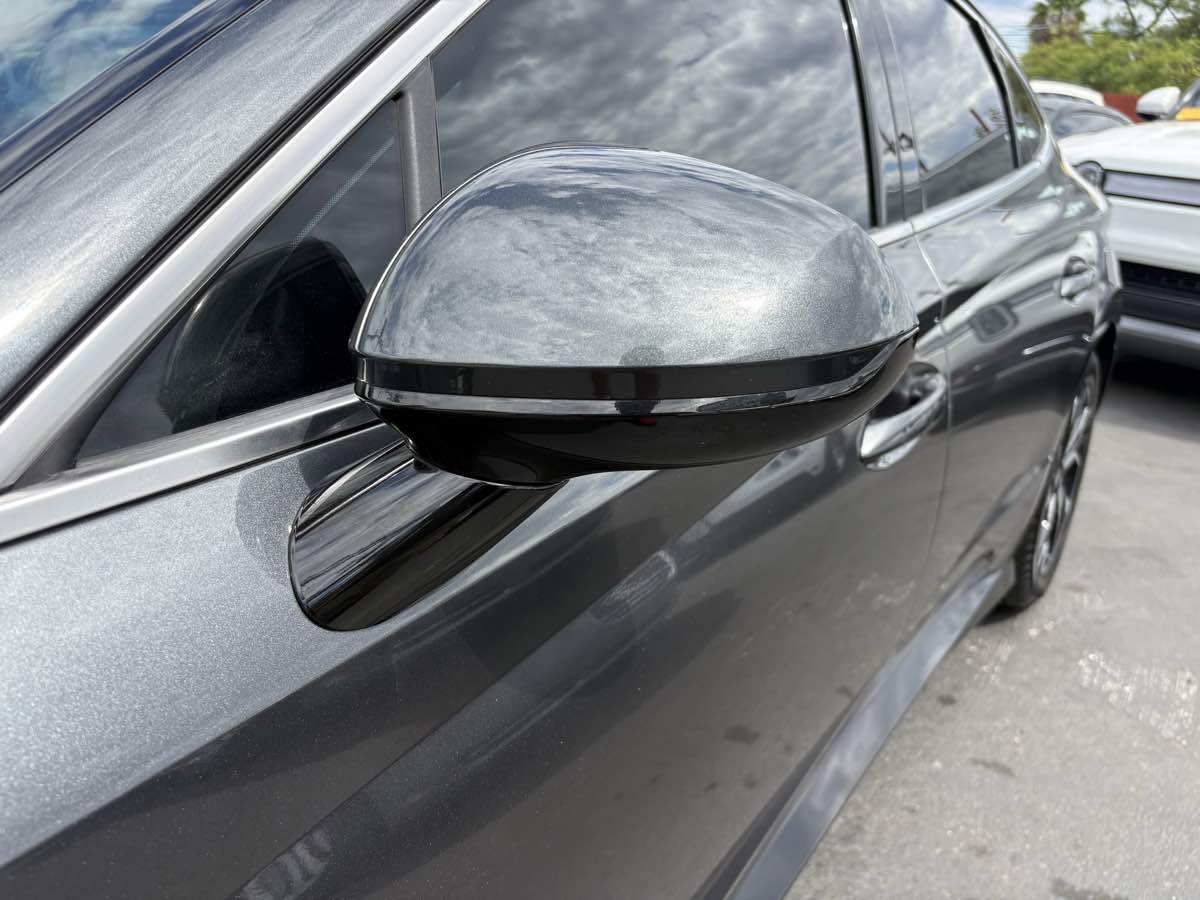 Photo 10 of this Hyundai Sonata