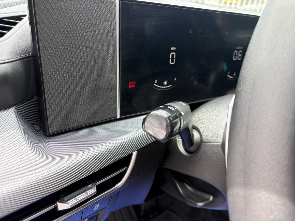 Photo 19 of this Hyundai Sonata
