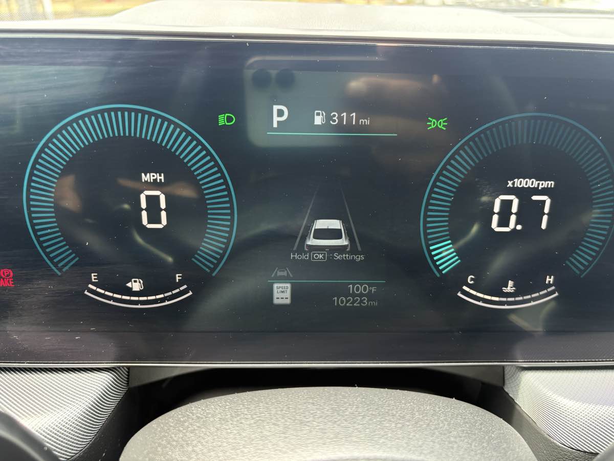 Photo 21 of this Hyundai Sonata