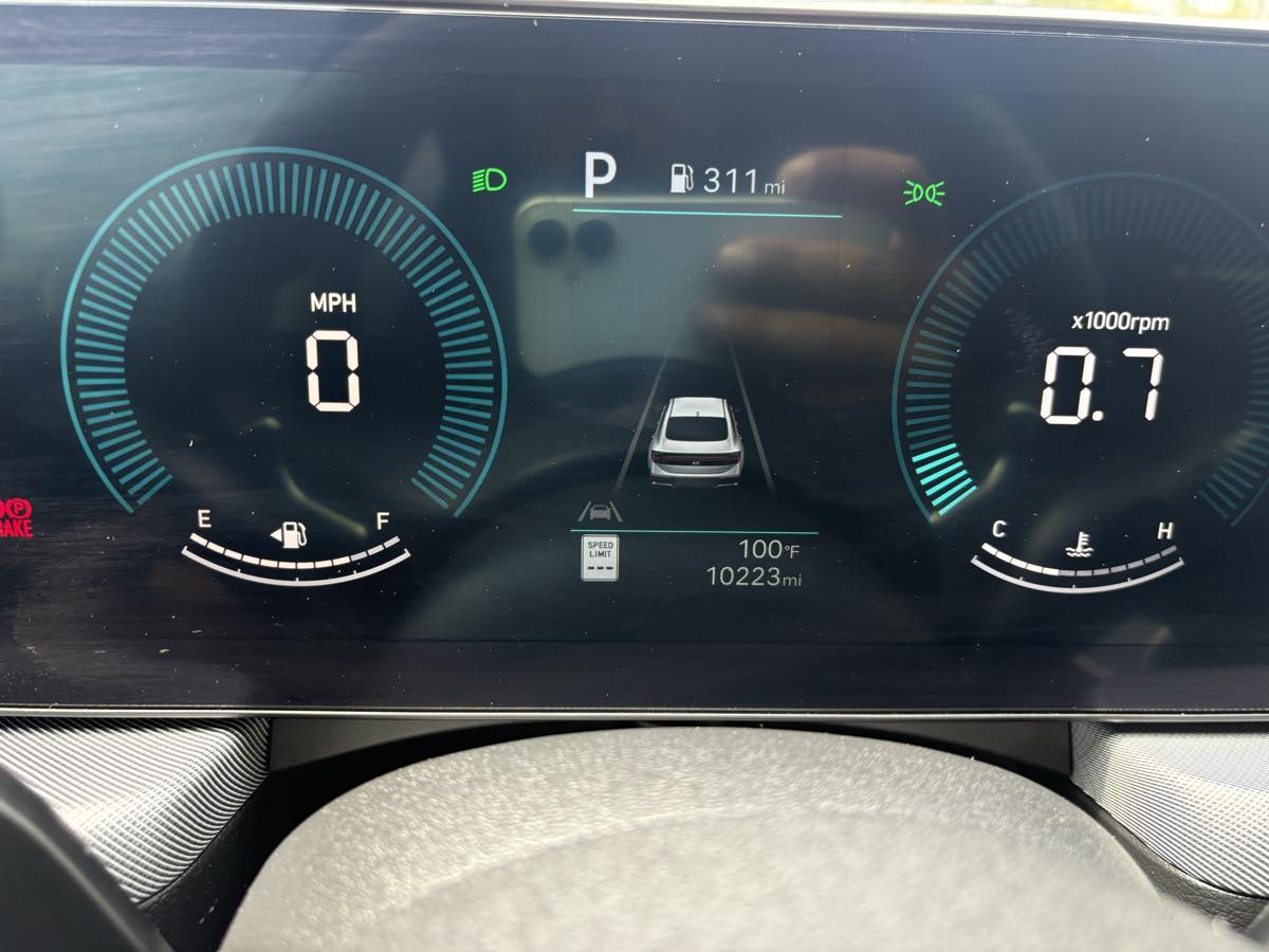Photo 24 of this Hyundai Sonata