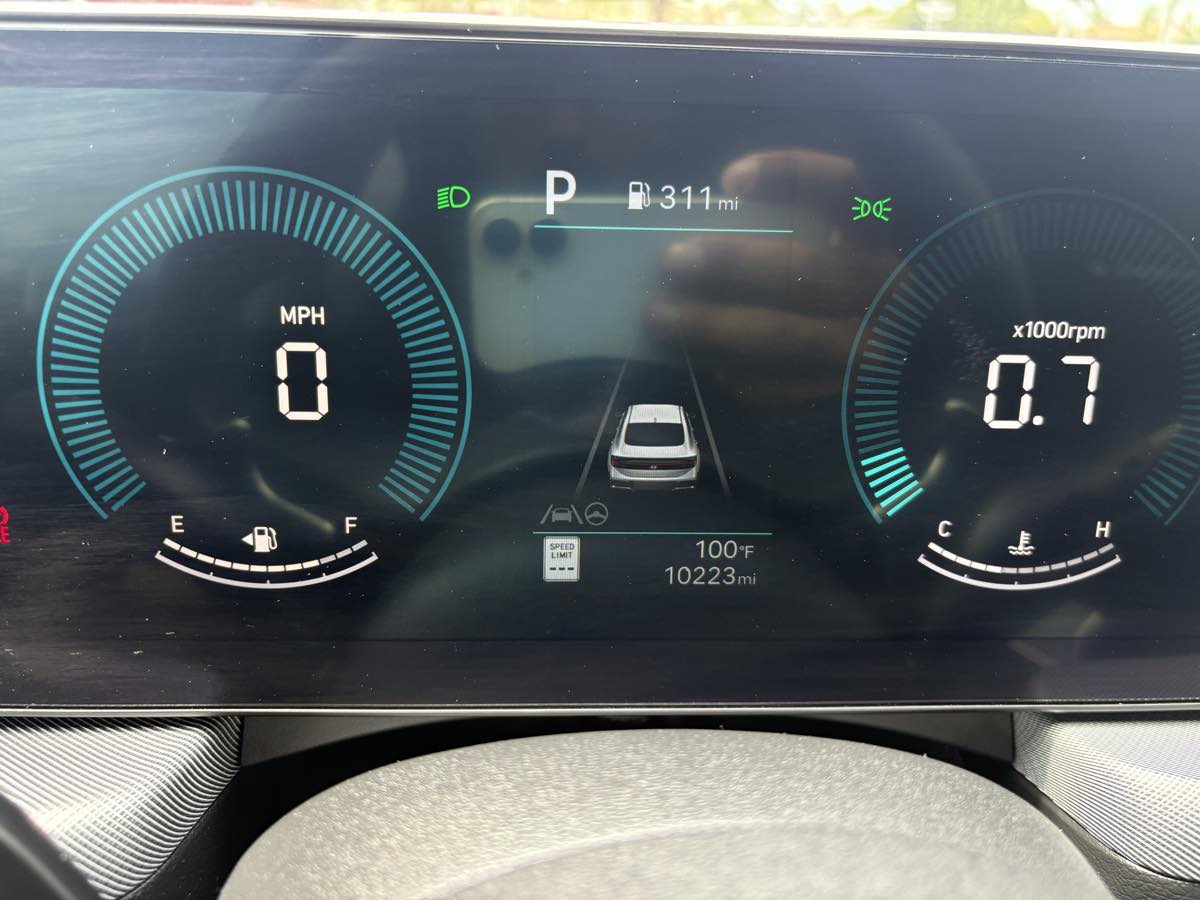 Photo 25 of this Hyundai Sonata