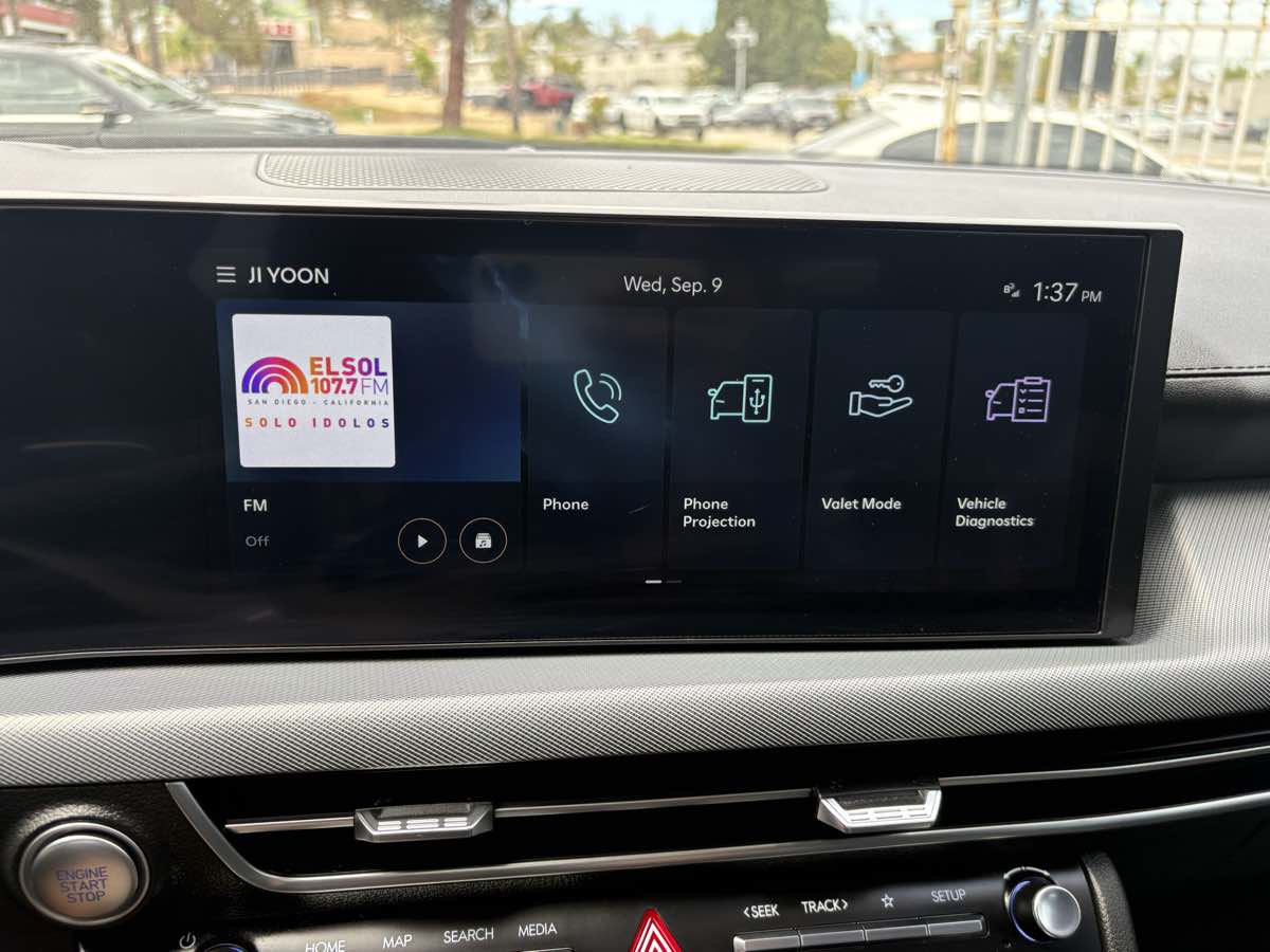 Photo 30 of this Hyundai Sonata