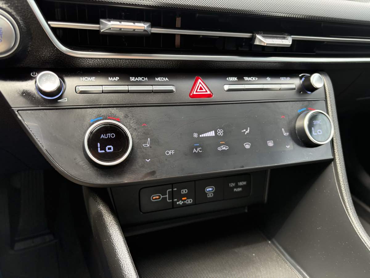 Photo 31 of this Hyundai Sonata