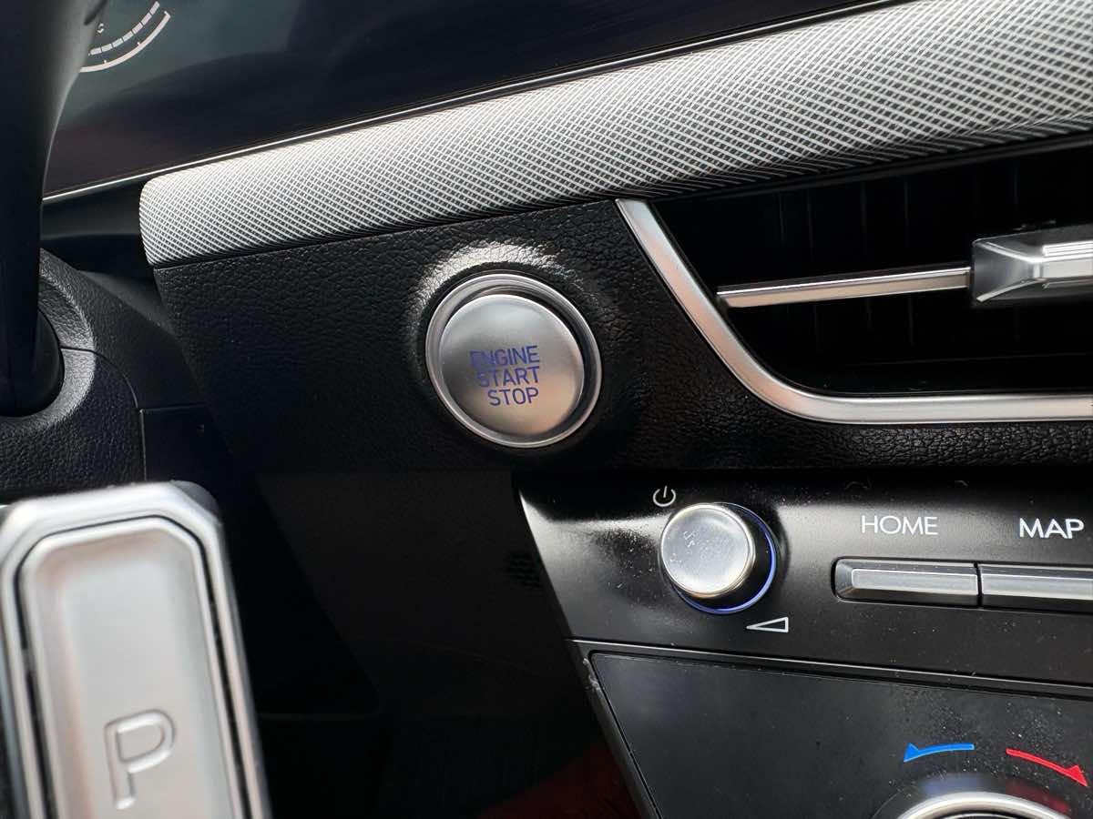 Photo 34 of this Hyundai Sonata