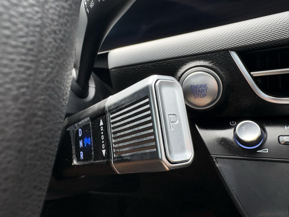 Photo 35 of this Hyundai Sonata