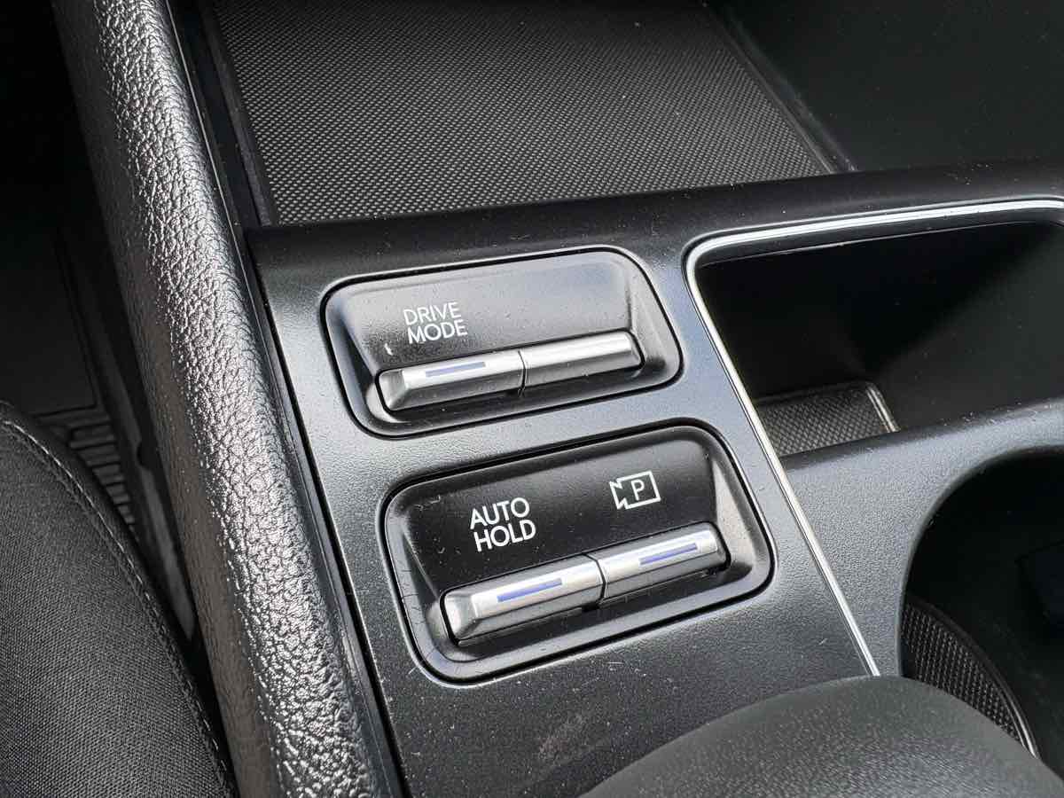 Photo 39 of this Hyundai Sonata