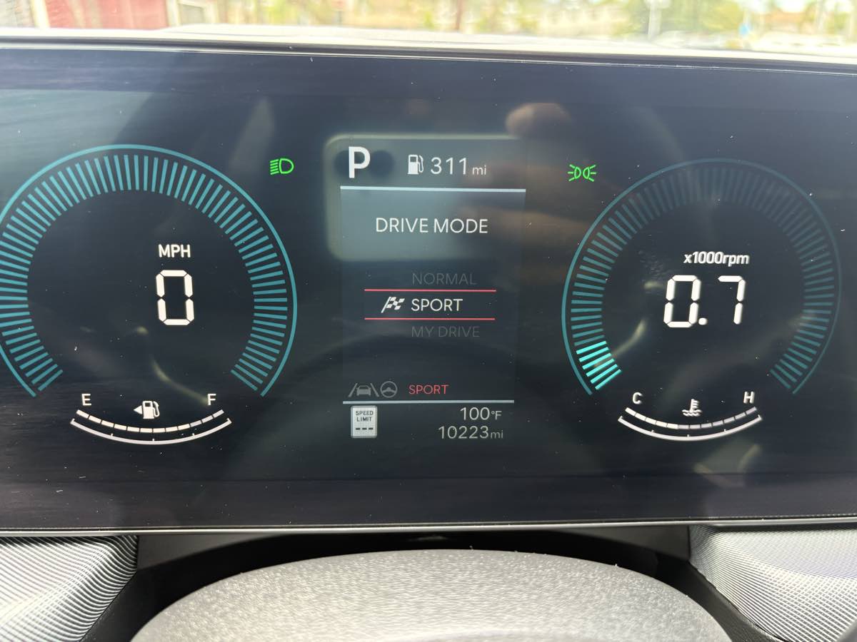 Photo 41 of this Hyundai Sonata