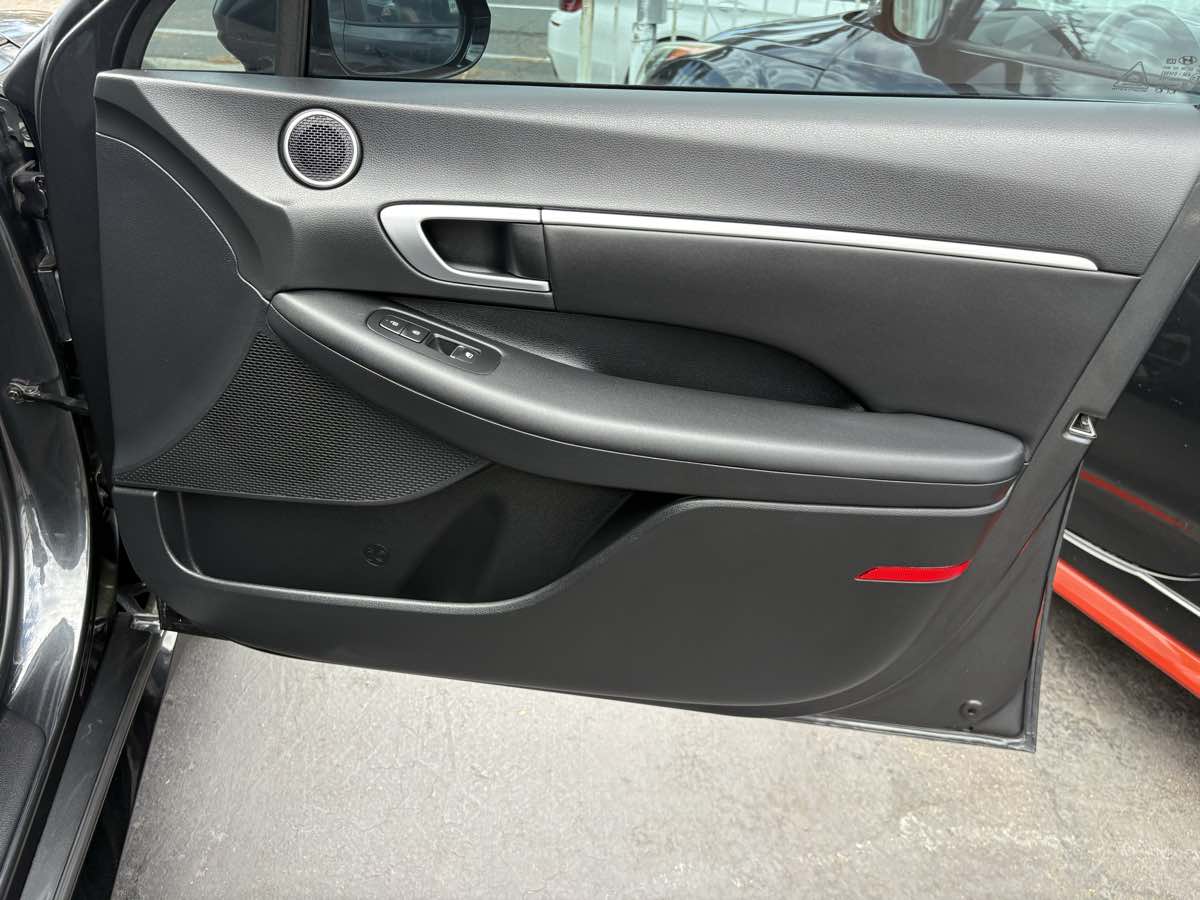 Photo 45 of this Hyundai Sonata