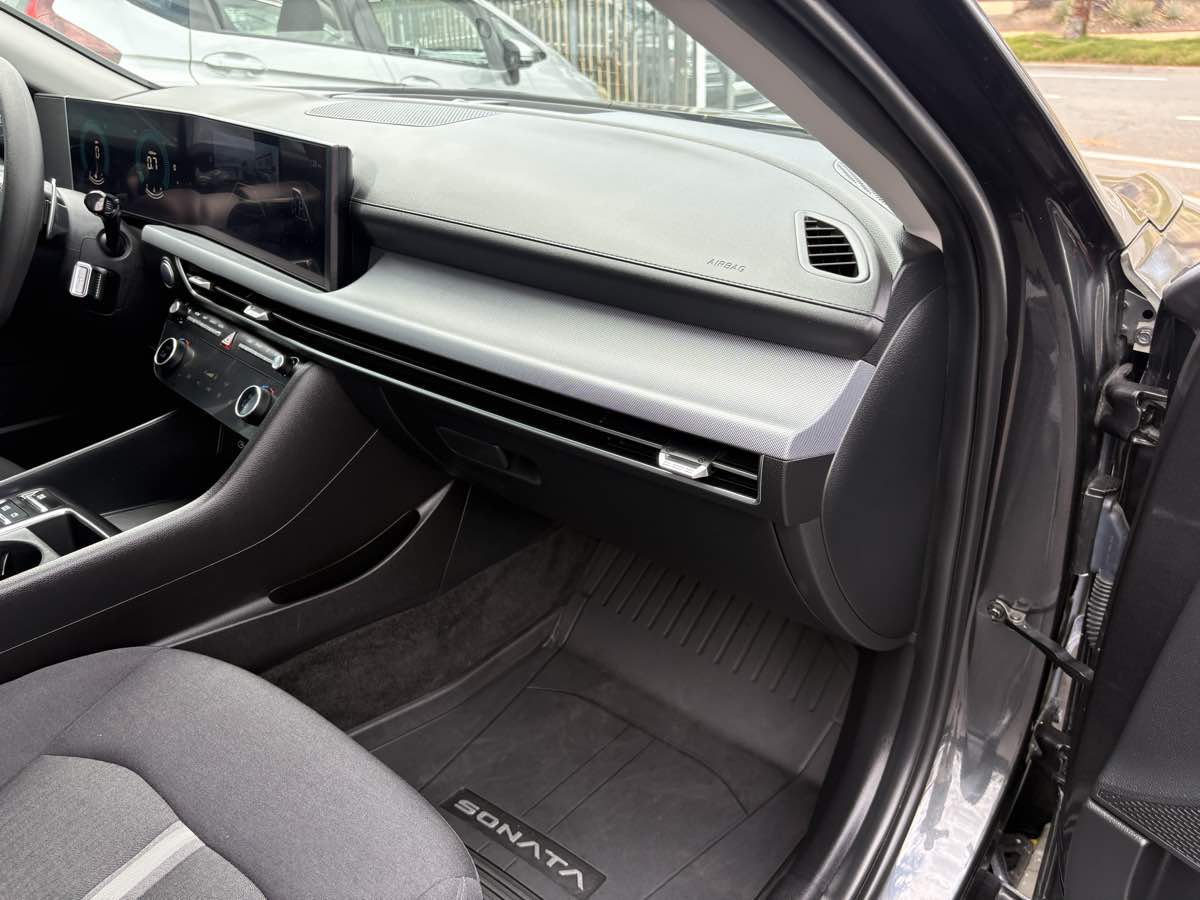 Photo 47 of this Hyundai Sonata