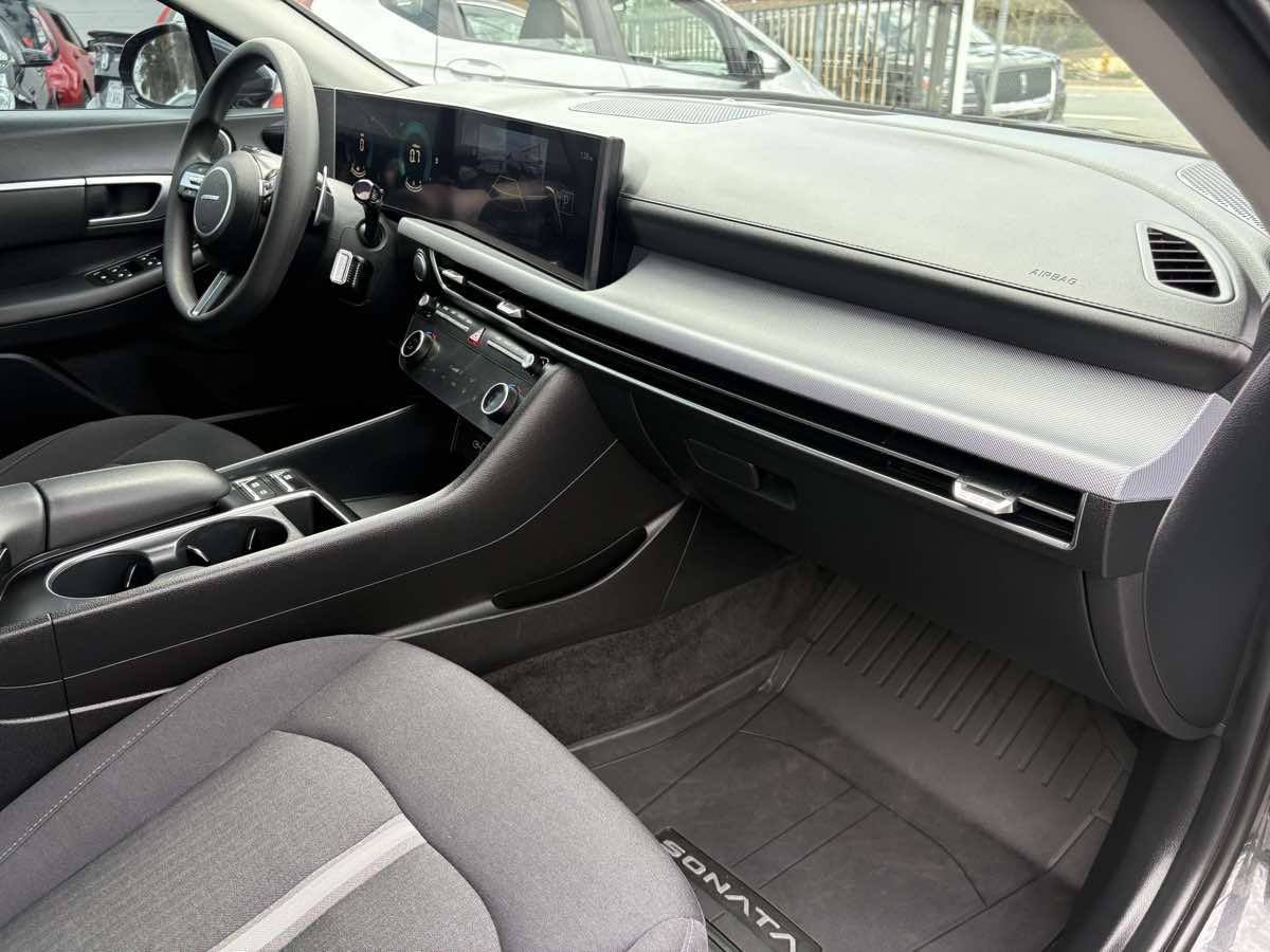 Photo 48 of this Hyundai Sonata