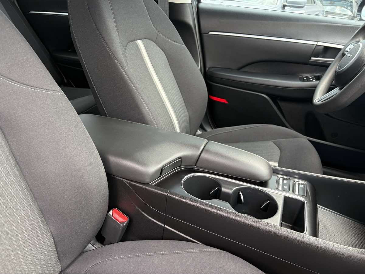 Photo 52 of this Hyundai Sonata