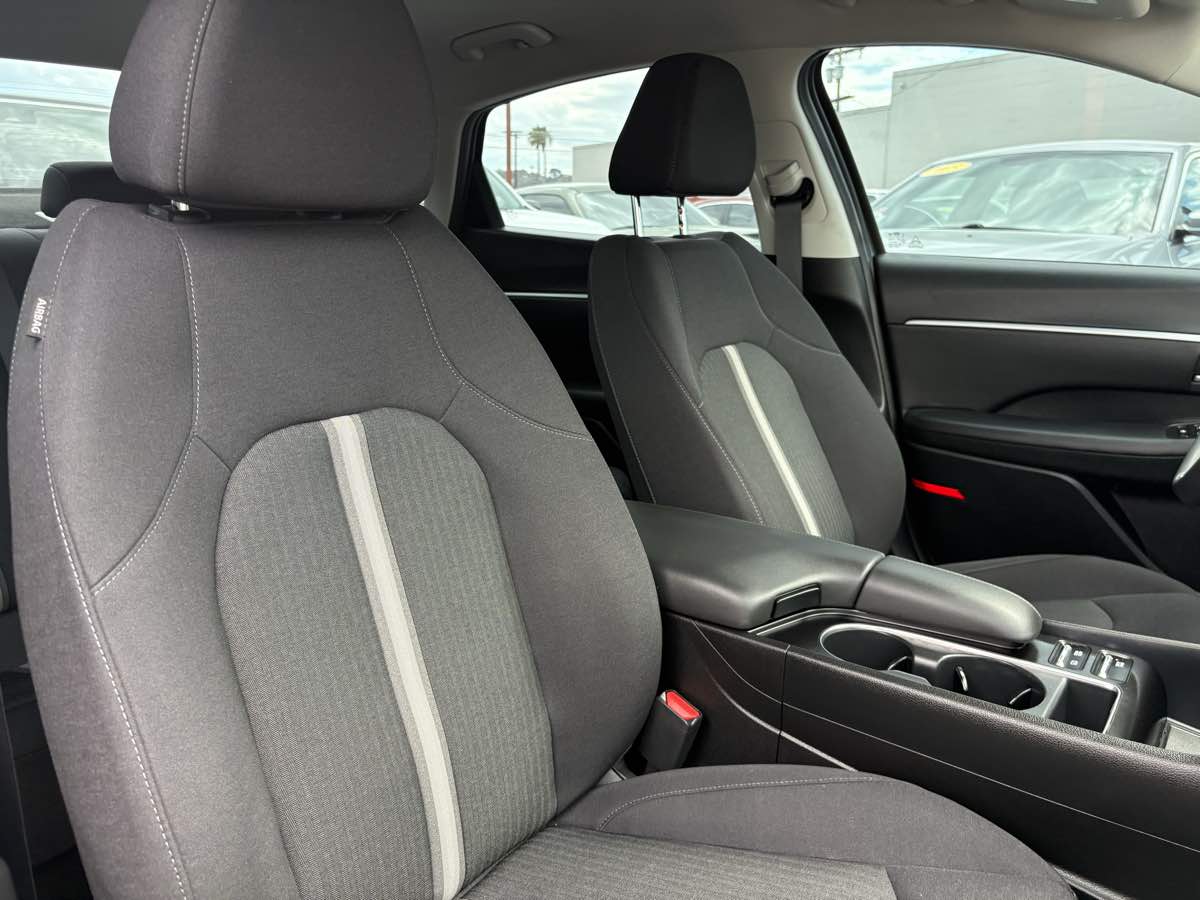 Photo 53 of this Hyundai Sonata
