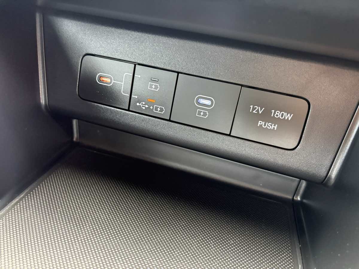 Photo 55 of this Hyundai Sonata