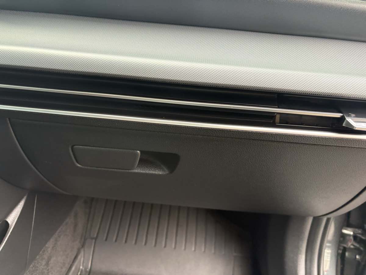Photo 57 of this Hyundai Sonata