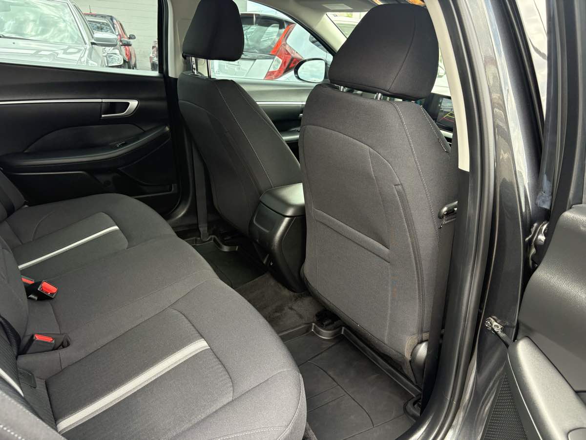 Photo 59 of this Hyundai Sonata