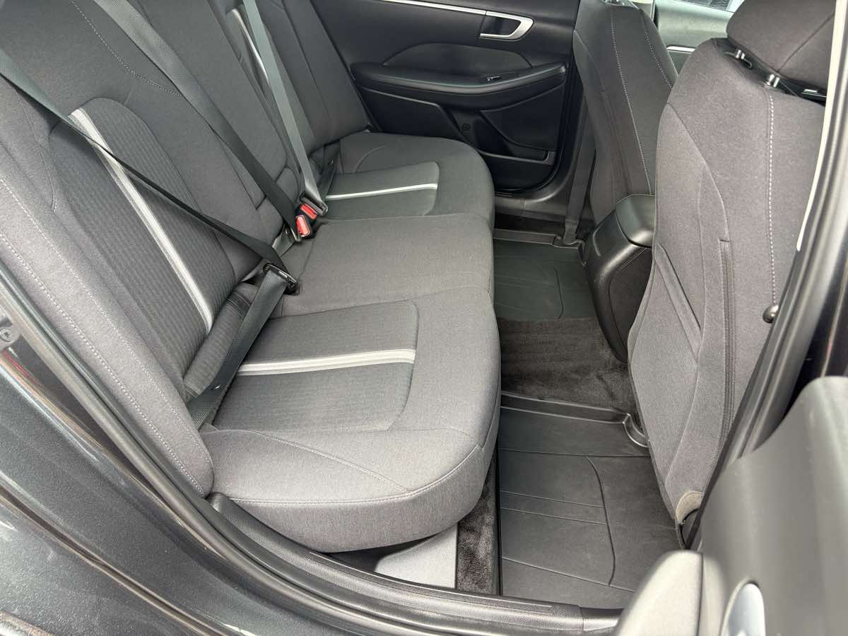 Photo 62 of this Hyundai Sonata