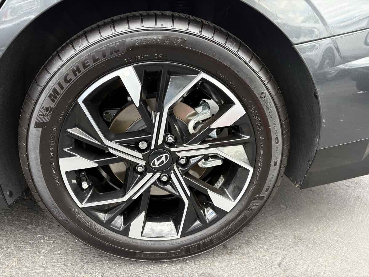 Photo 69 of this Hyundai Sonata