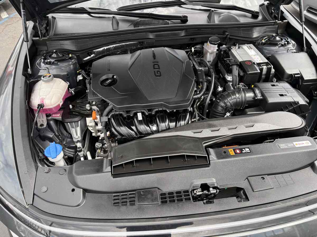Photo 76 of this Hyundai Sonata