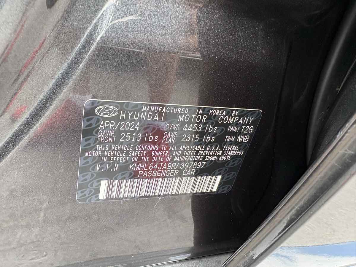 Photo 85 of this Hyundai Sonata
