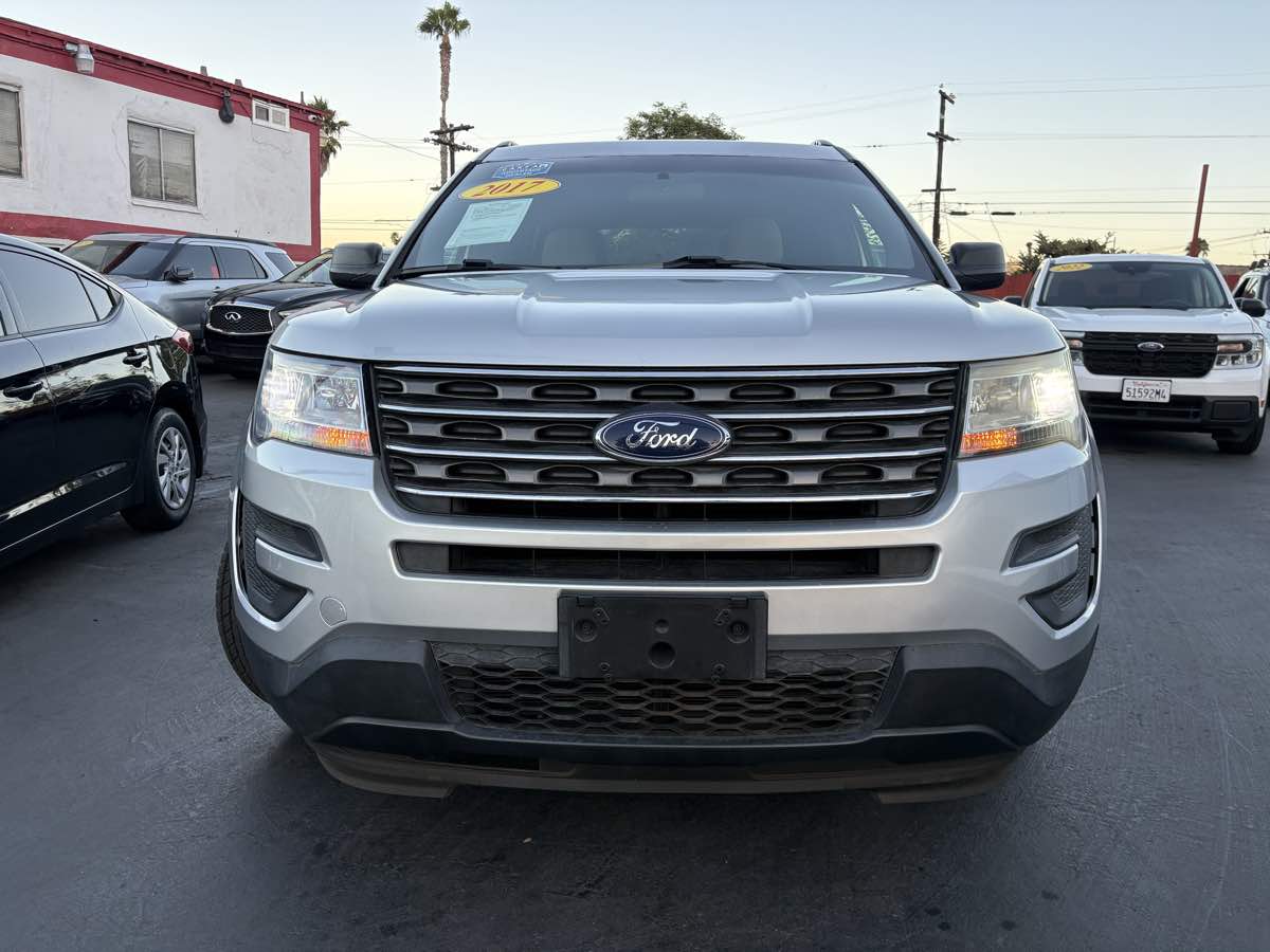 2017 Ford Explorer Base - Photo 2
