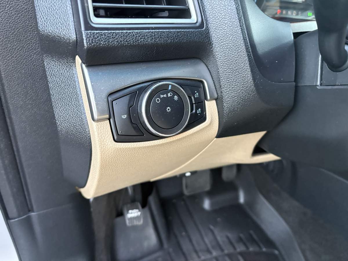 2017 Ford Explorer Base - Photo 15
