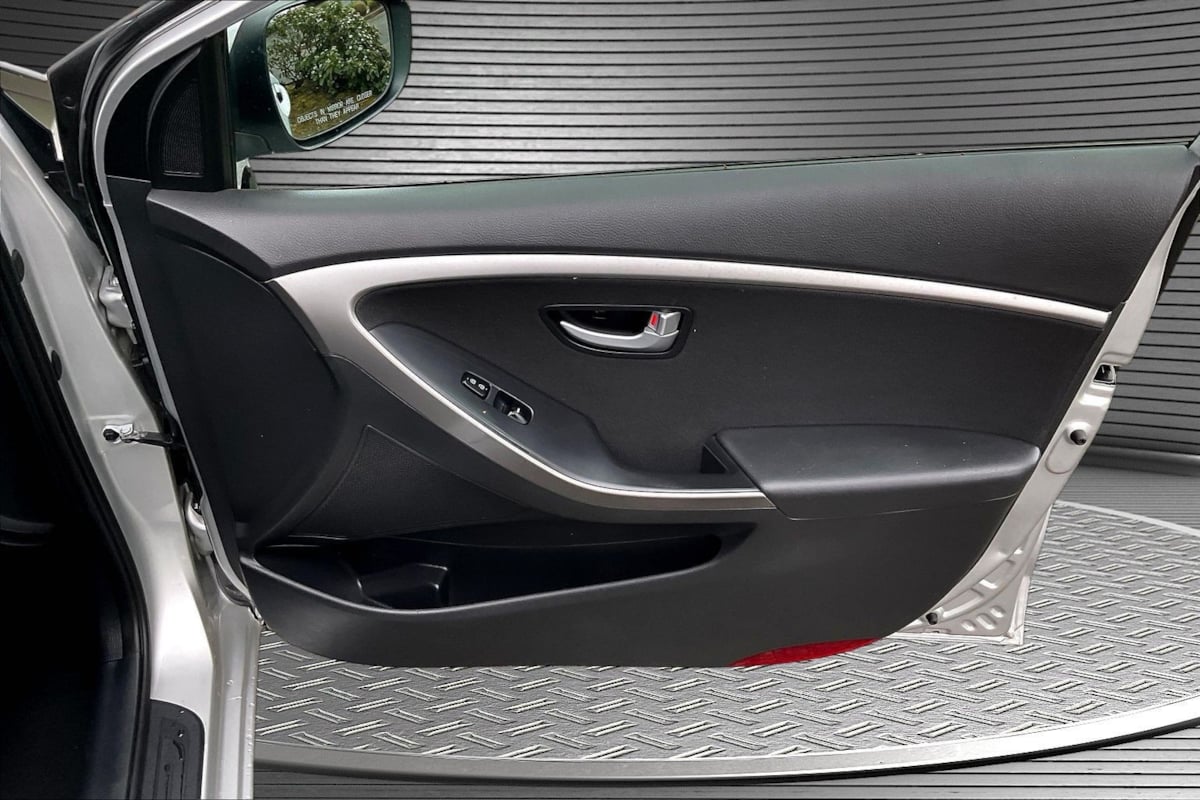 2013 Hyundai Elantra GT Base - Photo 25