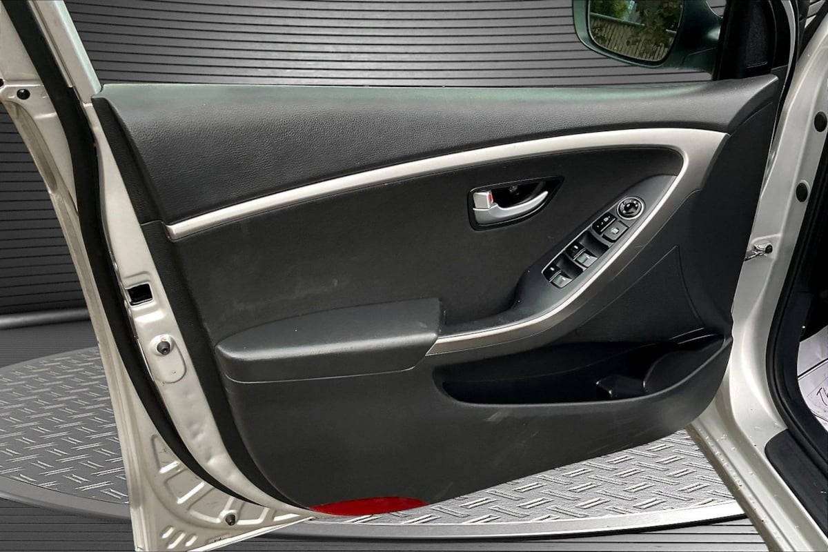 2013 Hyundai Elantra GT Base - Photo 18