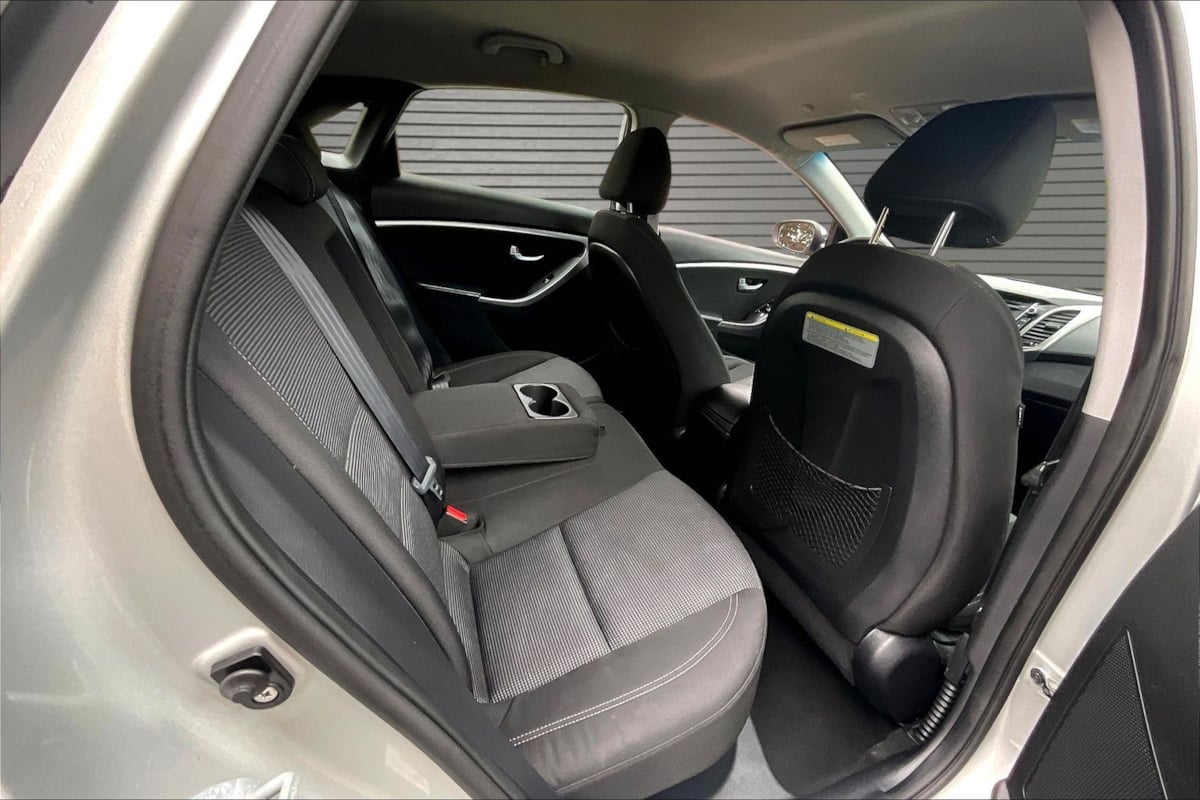2013 Hyundai Elantra GT Base - Photo 23