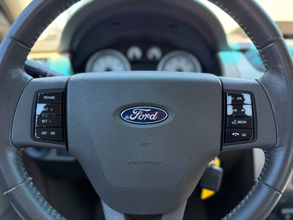 2008 Ford Focus SE - Photo 25