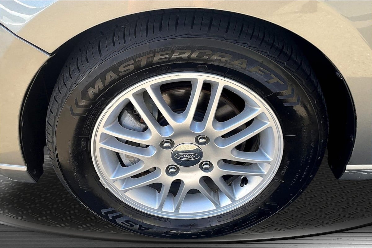 2008 Ford Focus SE - Photo 32