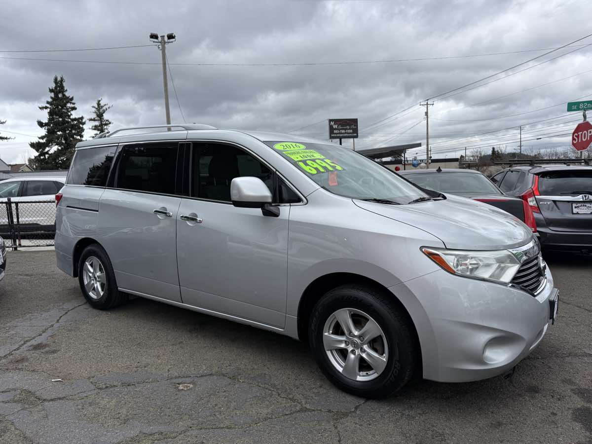 2016 Nissan Quest SV's photo